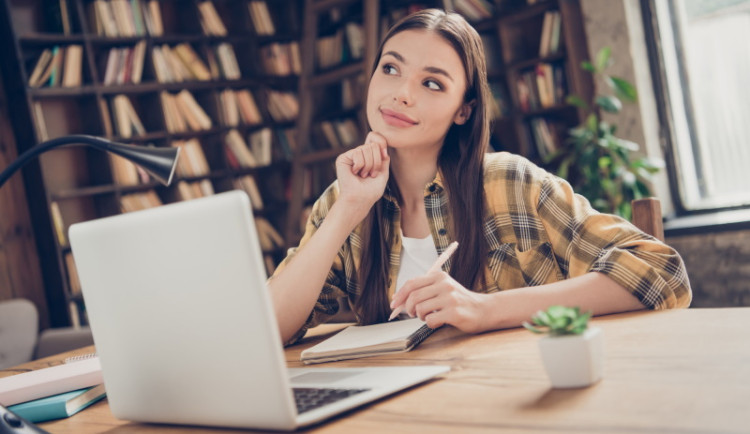 Předvánoční úklid, který pomáhá: Kam s nepotřebnými knihami?