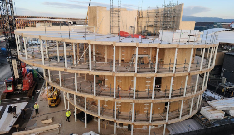 Zápisník generálního komisaře: Hotovo je 80 procent hrubé stavby pavilonu