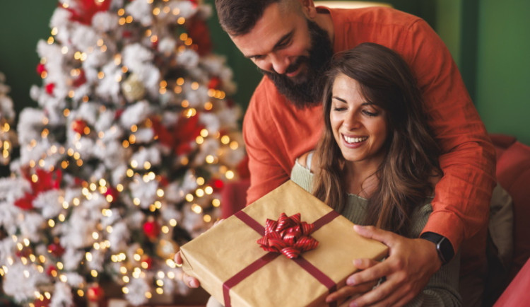 Češi stále věří na kouzlo Vánoc a radost z dárků