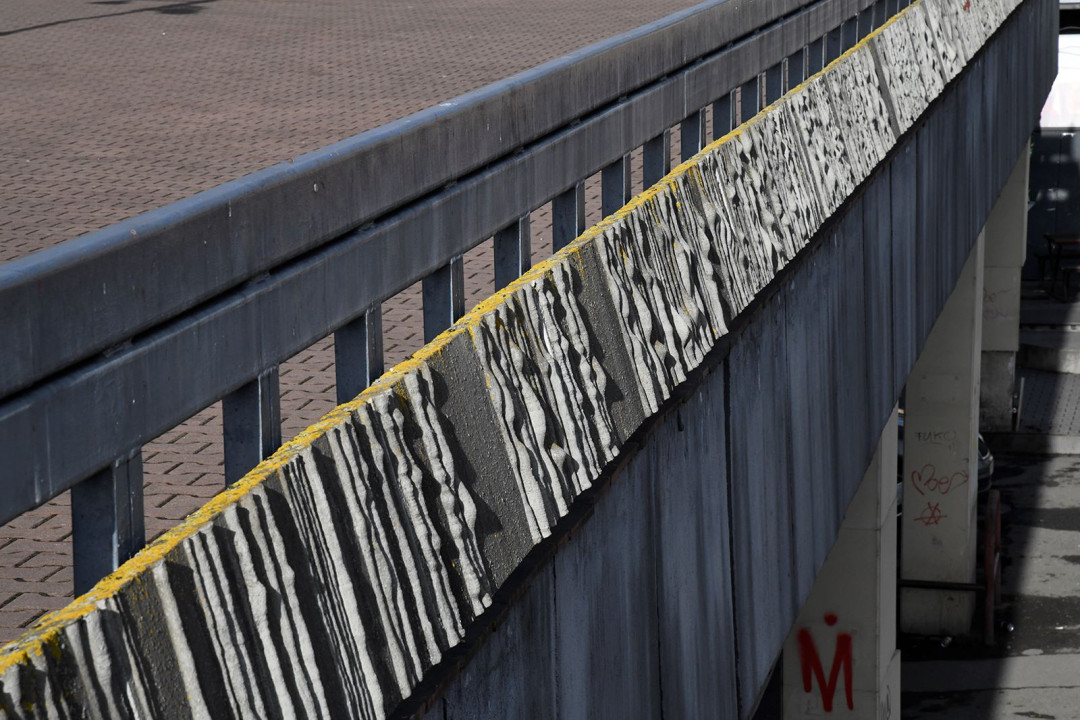 Lidé mohou koupit poslední betonové reliéfy z bývalého Prioru v Brně. Výtěžek podpoří dětský hospic