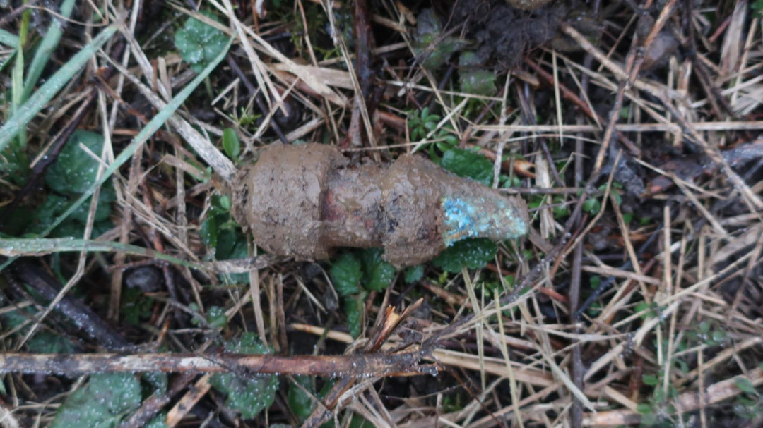 Dělníci na stavbě našli pod plotem 230 kilogramů munice