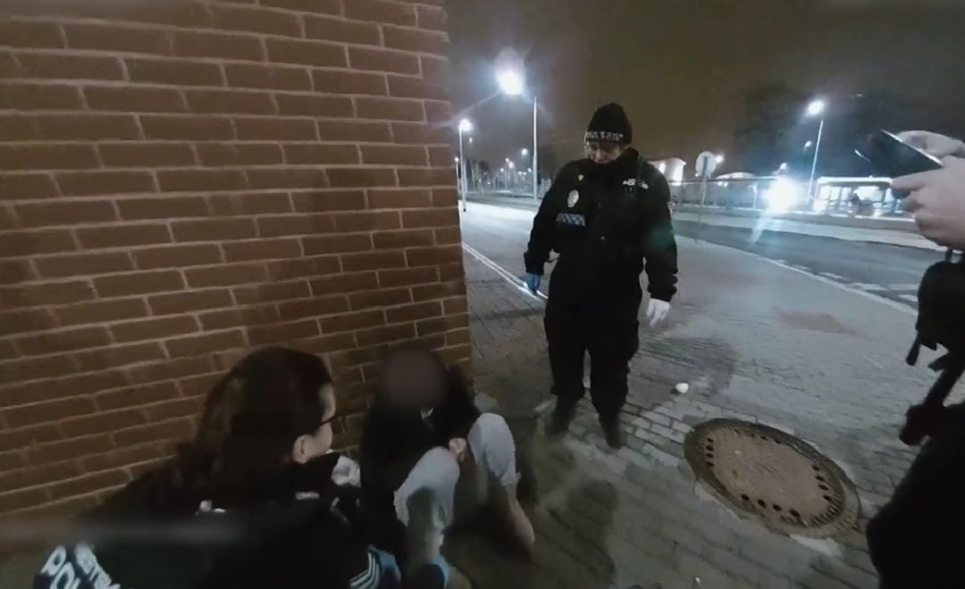 VIDEO: Jsem dobrá, tvrdila žena se zakrváceným obličejem, nadýchala 4,5 promile