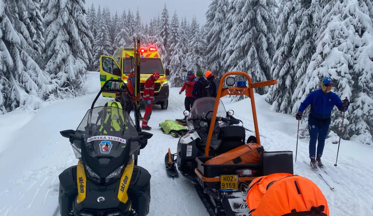 Náročná sobota Horské služby, záchranáři v Jizerkách bojovali o život dvou běžkařů