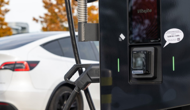 Poslední naděje pro Evropu? Auta bez příplatku za elektrický pohon