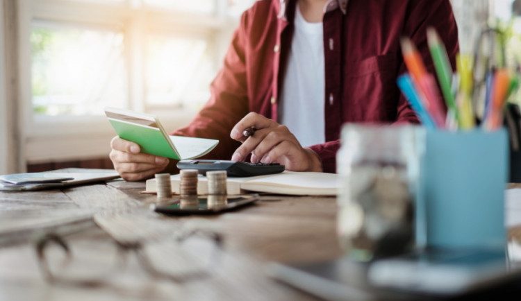 Už víte, co uděláte s vánočními odměnami? Máme pro vás tip