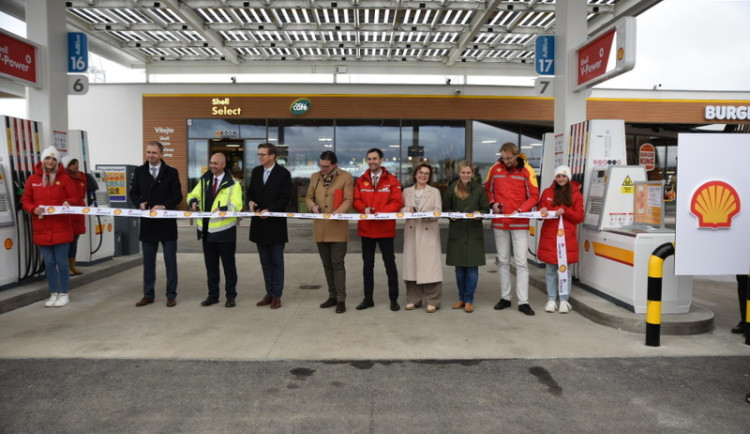Společnost Shell otevřela technologicky nejvyspělejší čerpací stanice v České republice na novém dálničním úseku D4