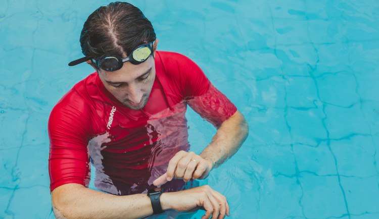 Chytré hodinky na plavání: Kvalitní řemínek jako základ