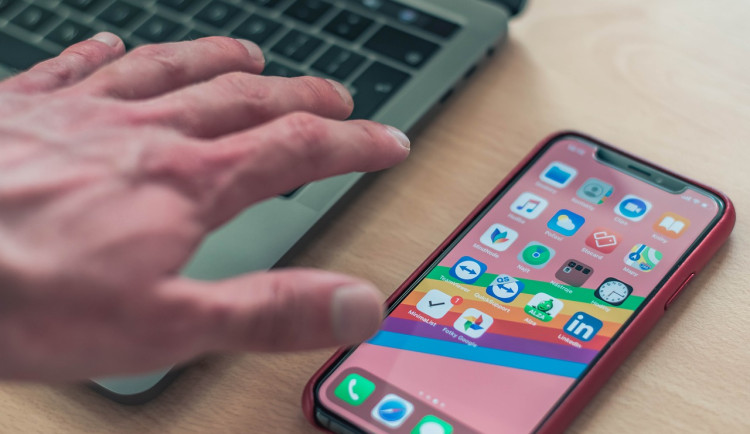 Kyberšmejdi během Vánoc útočí na klienty Všeobecné zdravotní pojišťovny