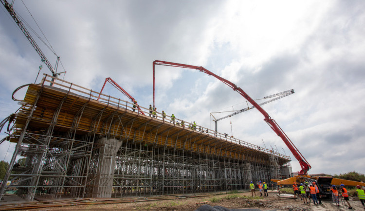 Olomoucký kraj 2025: Dokončení D1, stavba zimního stadionu v Olomouci a koupaliště v lokalitě Burk