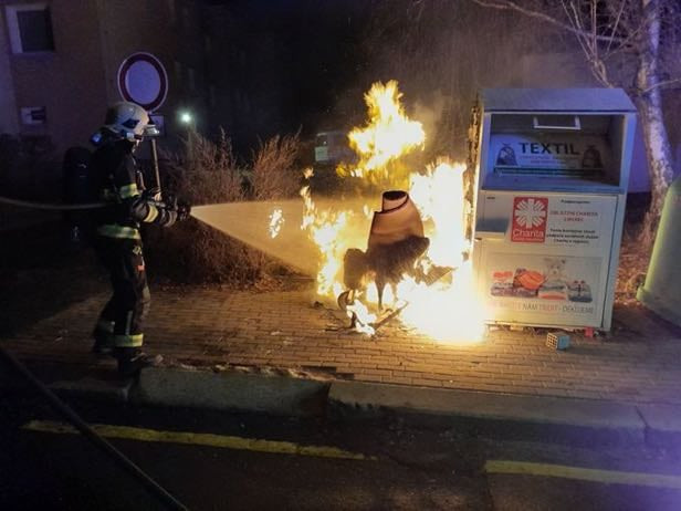 Silvestrovská noc byla v Libereckém kraji náročná především pro záchranku, roste agresivita lidí