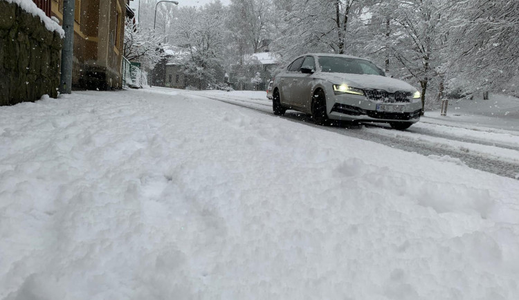 O víkendu vydrží zima. Meteorologové slibují sníh i mráz
