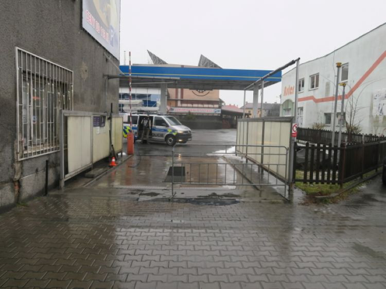 Cyklista na dámském kole bez brzd poničil v Přerově myčku aut. Byl opilý a měl v sobě pervitin