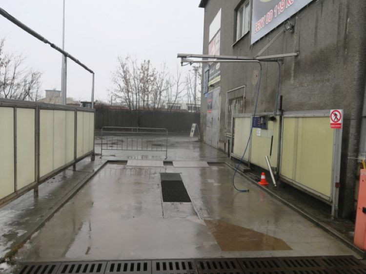 Cyklista na dámském kole bez brzd poničil v Přerově myčku aut. Byl opilý a měl v sobě pervitin