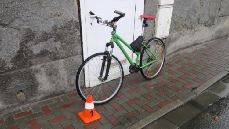 Cyklista na dámském kole bez brzd poničil v Přerově myčku aut. Byl opilý a měl v sobě pervitin