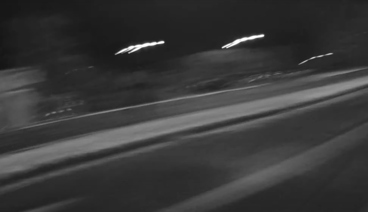 VIDEO: Cizí doklady, tráva i pervitin. Muž se pokusil utéct během dopravní kontroly na Benešovce