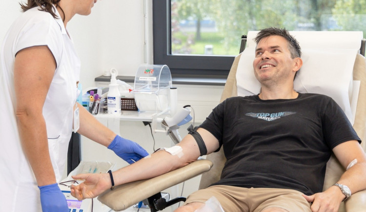 Hradecké nemocni se podařilo navýšit počet prvodárců krve. Je jich o tisícovku více