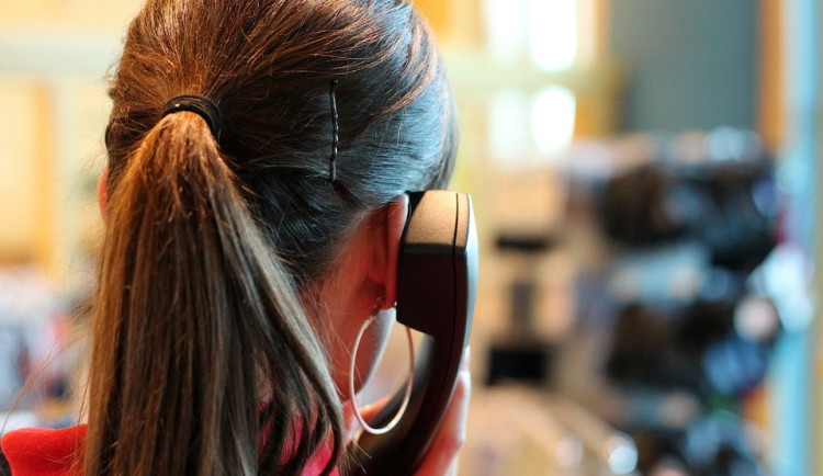 Falešná operátorka oklamala mladého muže z Hradce Králové. Jeho jménem si sjednala půjčky