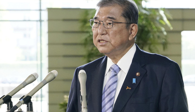 Premiér Išiba zavítal na výstaviště v Ósace a odmítl obavy z nízké návštěvnosti