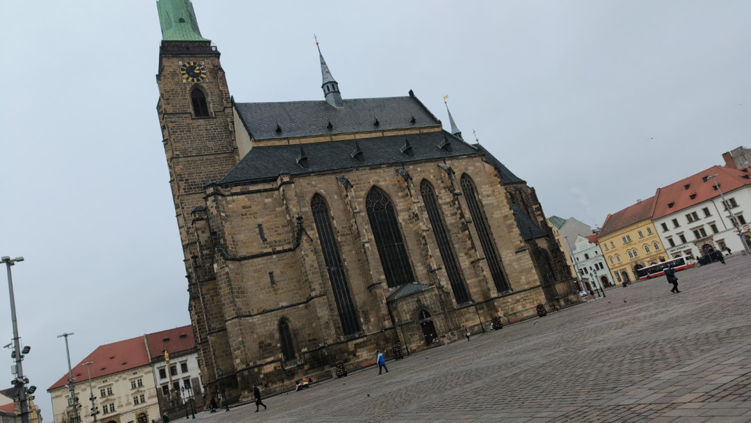 Týpek nadával v kostele, tak jsem ho vyprovodil ven, říká strážce katedrály. Ještě nedávno žil na ulici