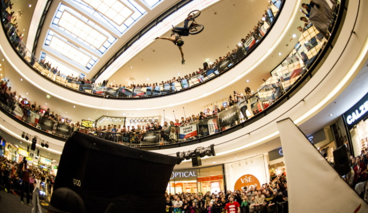 DownMall se vrací do Arkád! Bikový závod s jedinečnou šancí získat podíl v Arkádách