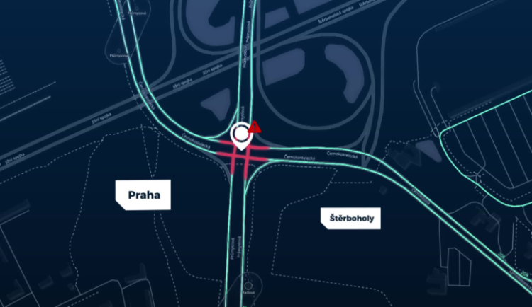 Průmyslovou ulicí v Praze řidiči často projíždí na červenou