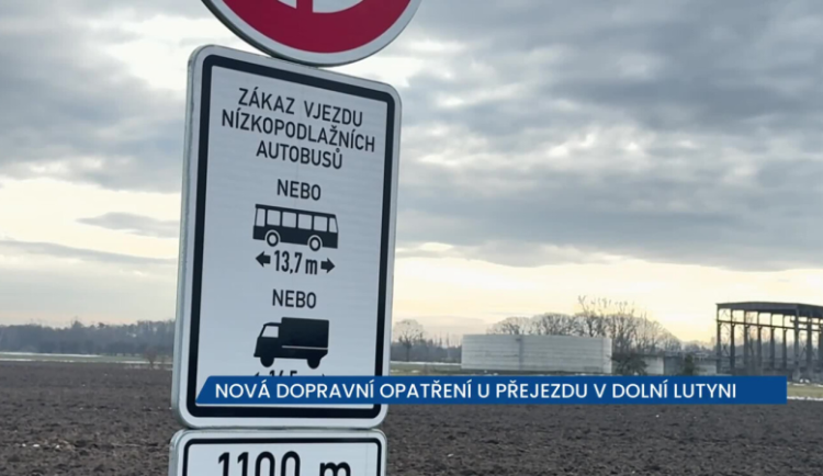 Bezpečnost na prvním místě. U přejezdu v Dolní Lutyni platí nová dopravní omezení