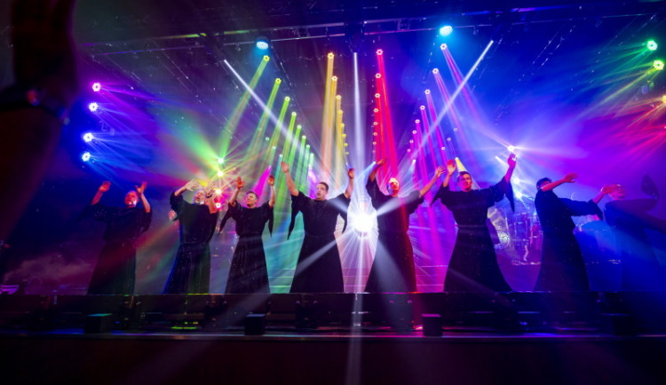 Výroční světová tour GREGORIAN v Praze vyprodaná! Nezmeškejte jedinečný koncert v Brně a v Ostravě a oslavte s GREGORIAN čtvrtstoletí na světové scéně! Show plná překvapení a nových efektů přináší výjimečný hudební a vizuální zážitek: zažijte to nejlepší 