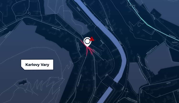 Na křižovatce nedaleko Zámecké kolonády v Karlových Varech dochází k častým střetům vozidel