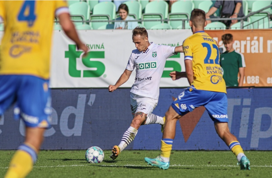 Fotbalisté Karviné v oslabení o vyloučeného Tomiče remizovali s Teplicemi 1:1