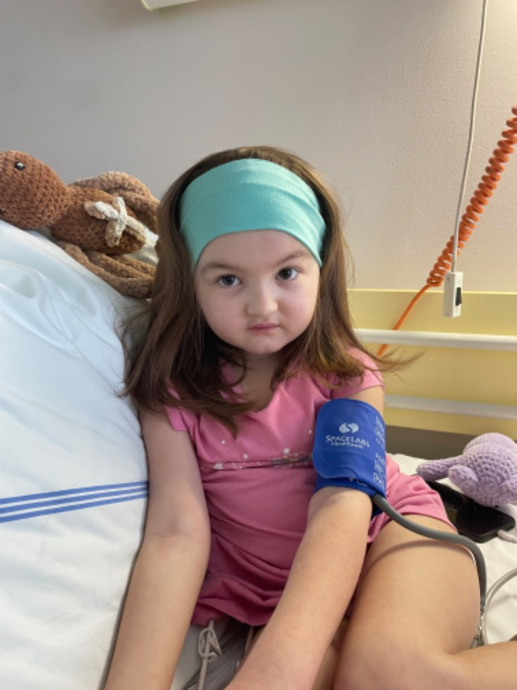 Z obyčejné bolesti zad se u pětileté holčičky vyklubalo onkologické onemocnění. Musela podstoupit transplantaci kostní dřeně