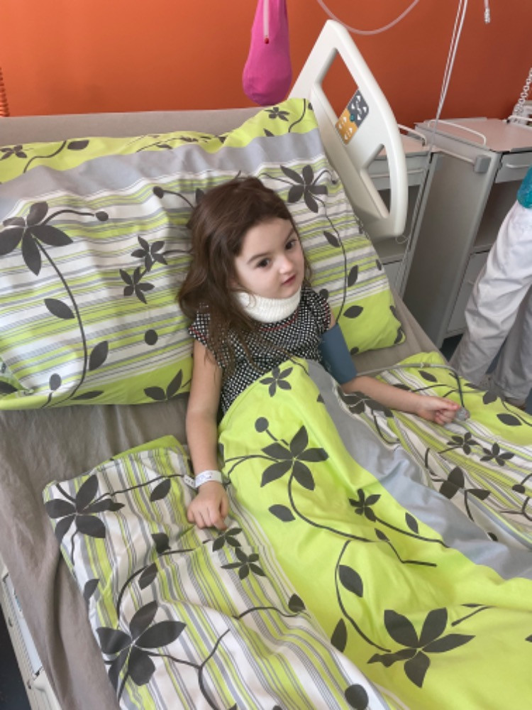 Z obyčejné bolesti zad se u pětileté holčičky vyklubalo onkologické onemocnění. Musela podstoupit transplantaci kostní dřeně