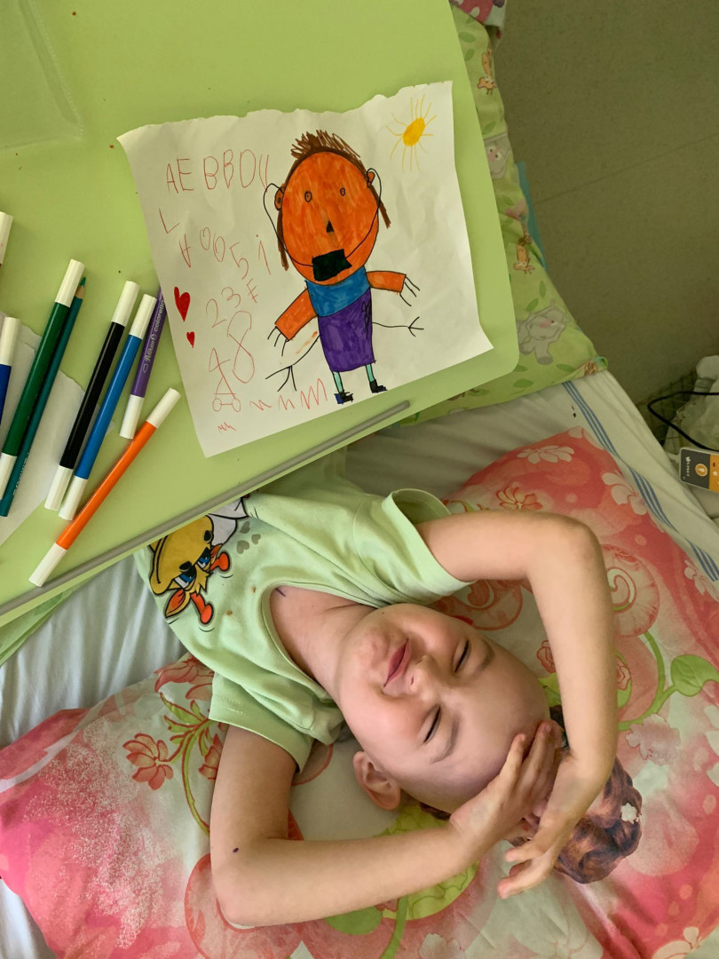 Z obyčejné bolesti zad se u pětileté holčičky vyklubalo onkologické onemocnění. Musela podstoupit transplantaci kostní dřeně