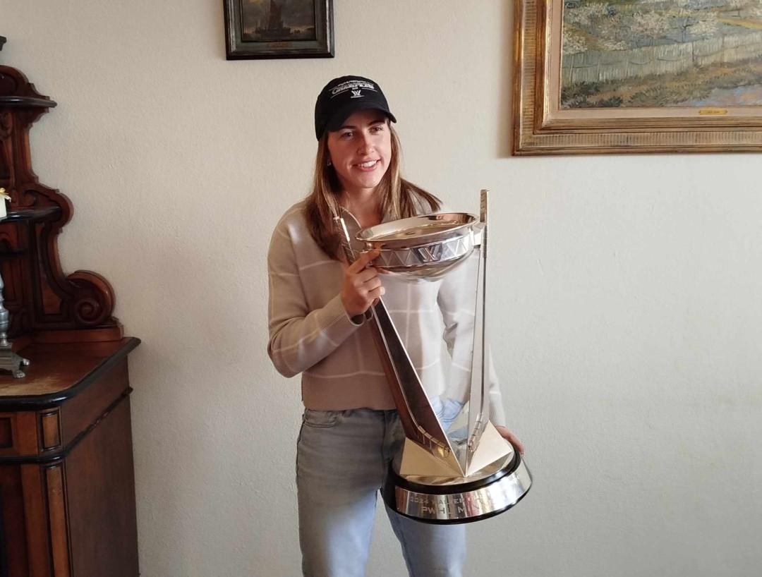 Hokejistka Denisa Křížová v zámoří vyhrála "ženský Stanley Cup", o víkendu ho představila na rodné Vysočině