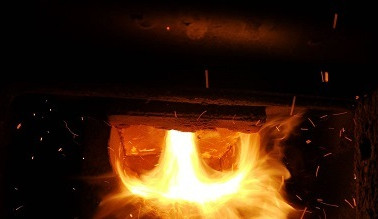 Evropská komise chce zásadně omezit prodej kotlů a kamen na dřevo