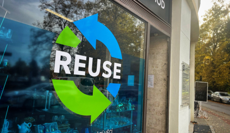 Lidé v Hradci skupují nábytek i hračky ze druhé ruky a pomáhají přírodě