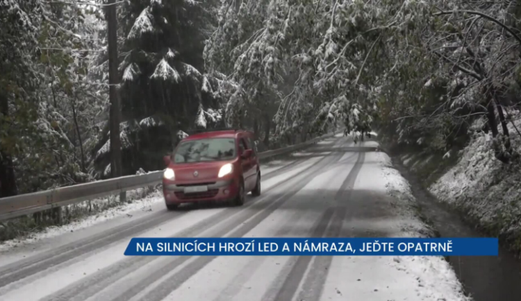 Na silnicích hrozí led a námraza, jeďte opatrně