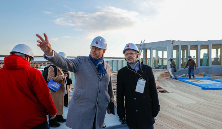 Předseda Senátu navštívil areál Expo v Ósace. Prošel si český pavilon