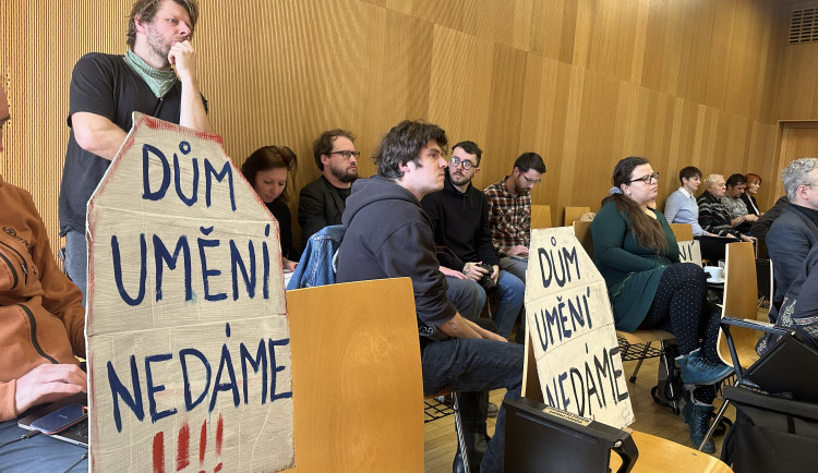 Město opovrhuje svými občany a lže o financích. Na dnešním zastupitelstvu zazněla vážná obvinění