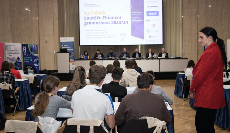 Víte, podle čeho si plánovat rodinné finance a jak se rozhodovat? Otestujte své znalosti v kvízu o finanční gramotnosti.