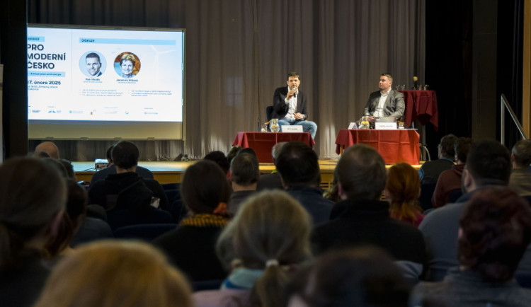 Změny v Nové zelené úsporám i výhody sdílení energií představil ministr Hladík a hosté na debatě plné energie v Boskovicích