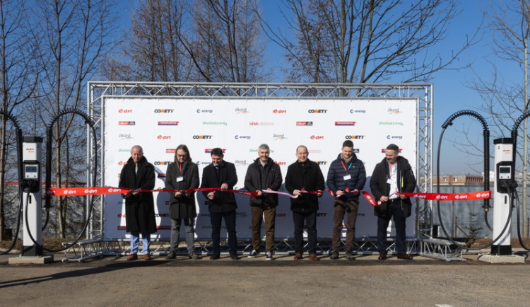 První v Česku: Comett Plus zajišťuje linkovou dopravu elektrobusy. Infrastrukturu dobíjení mu navrhl E.ON