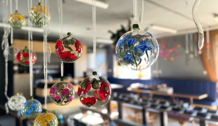 Vydejte se do světa skleněné krásy na exkurzi a Jarní výstavu do sklárny Koulier