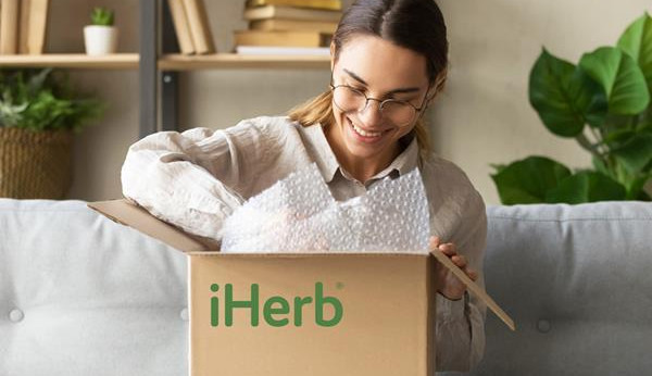 iHerb překonal obrat 2,4 miliardy dolarů a upevnil svou pozici globálního lídra v oblasti zdraví a wellness