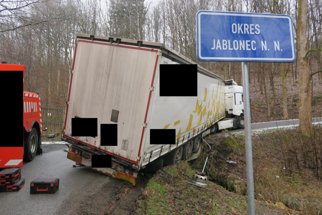 Řidič kamionu, který v sobotu ráno havaroval na Rádle, nadýchal 1,34 promile