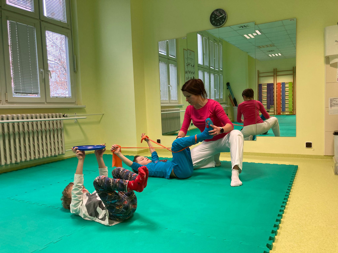 Podpora správného pohybu dětí: prostějovská nemocnice přichází s kurzem kompenzačního cvičení