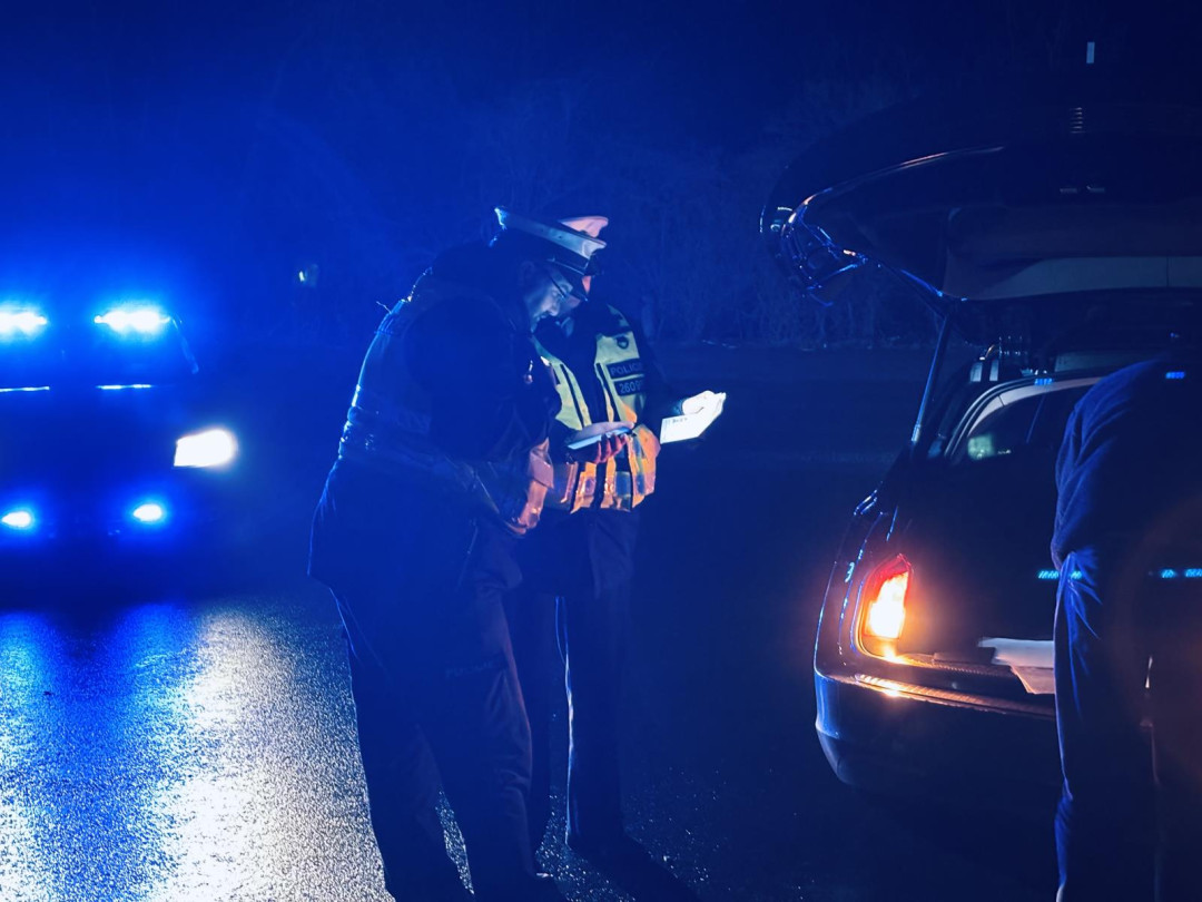 Další obří policejní šťára v centru města. Policisté odhalili 17 opilých mladistvých a jednoho cizince bez povolení k pobytu