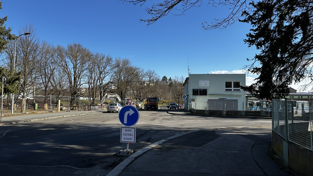 Stavba druhého největšího přestupního terminálu v Plzeňském kraji je v plném proudu. Přijde na 167 milionů