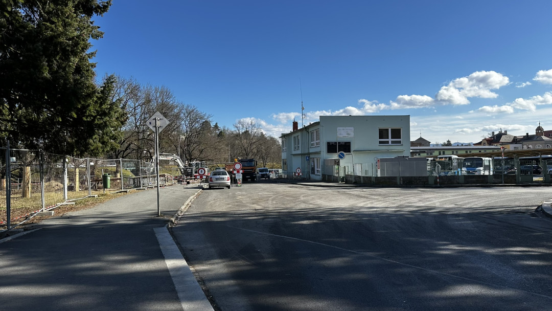 Stavba druhého největšího přestupního terminálu v Plzeňském kraji je v plném proudu. Přijde na 167 milionů