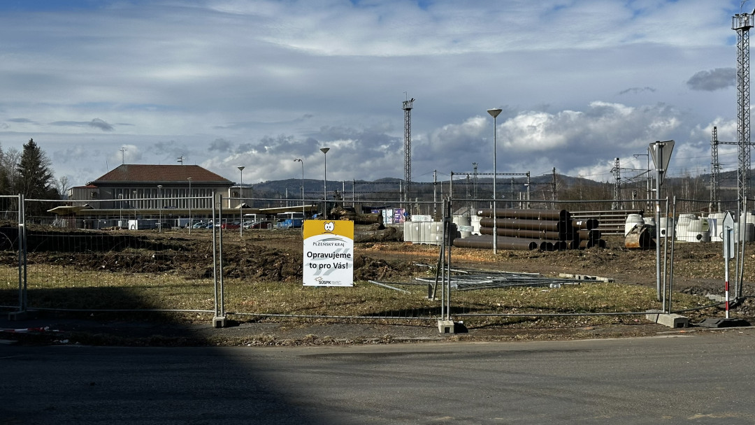 Stavba druhého největšího přestupního terminálu v Plzeňském kraji je v plném proudu. Přijde na 167 milionů