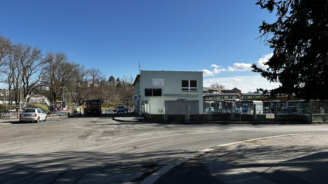 Stavba druhého největšího přestupního terminálu v Plzeňském kraji je v plném proudu. Přijde na 167 milionů